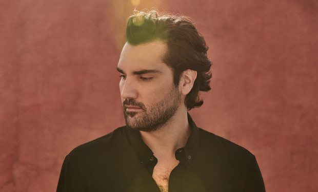 Portrait des Tenors Jonathan Tetelman   