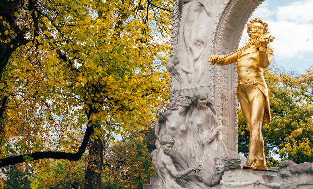 Das Johann Strauss Denkmal in Wien    