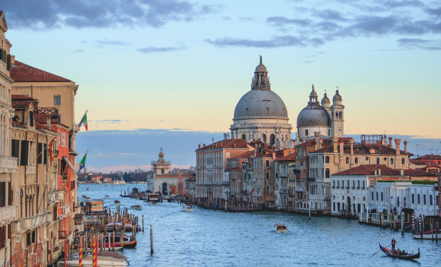Gran Canale in Venedig mit Blick auf Santa Maria della Salute   