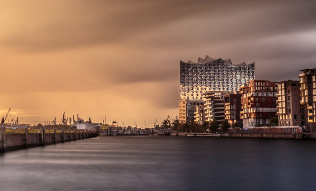 Blick auf die Elbphilharmonie    