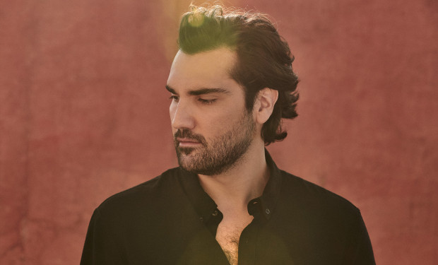 Portrait des Tenors Jonathan Tetelman  