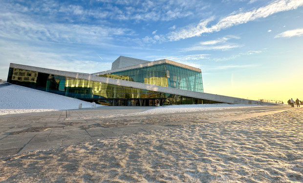 Die Oper in Oslo in der Wintersonne 