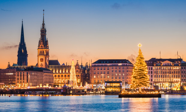 Weihnachtliches Hamburg mit Blick auf die Binnenalster  