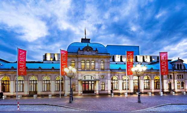 Das Festspielhaus Baden-Baden im Abendlicht   