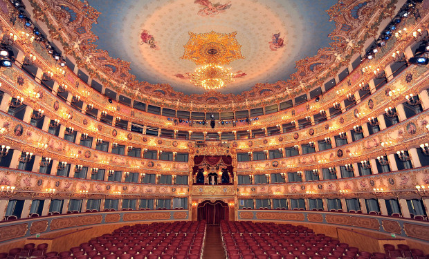 Teaser: Zuschauerraum und Ränge im Teatro La Fenice in Venedig  