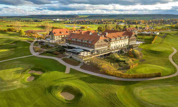 Teaser: Luftaufnahme vom Spa & GolfResort Weimarer Land mit Golfplatz   