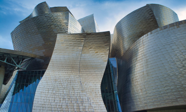 Guggenheim Museum Nahaufnahme der Fassade des Guggenheim Museums in Bilbao vom Architekten Frank O. Gehry