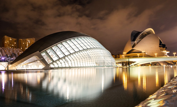 Valencia Valencias »Stadt der Künste und der Wissenschaften« mit "Palau de les Arts Reina Sofia« im Abendlicht
