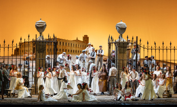 Szene aus "Carmen" an der Bayerischen Staatsoper