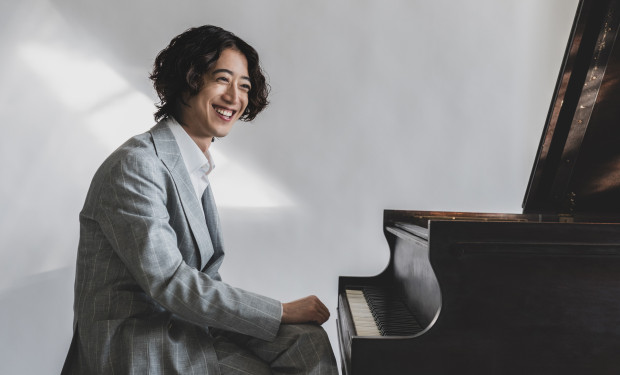 Portrait des Pianisten Hayato Sumino
