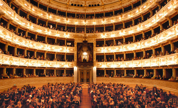 Teaser: Blick in den Zuschauerraum des Teatro Regio di Parma   