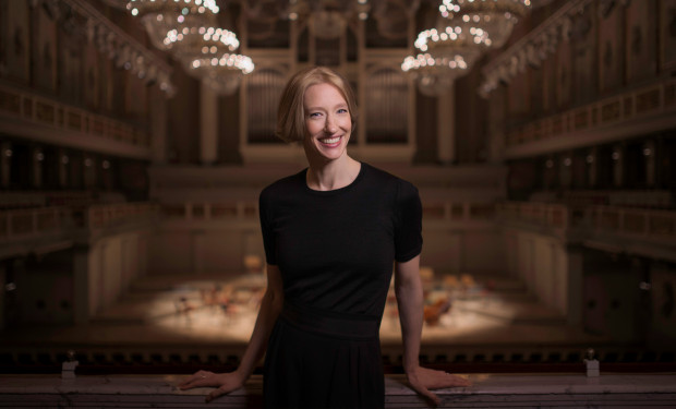 Joana Mallwitz Portrait der Dirigentin Joana Mallwitz