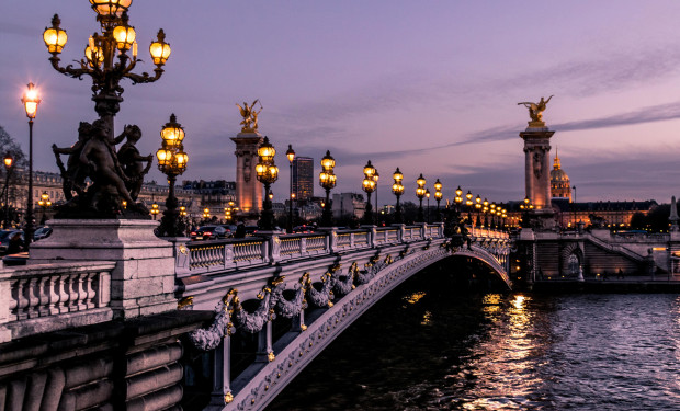 Die Brücke Pont Alexandre III in Paris     