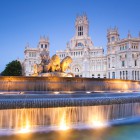 Plaza de la Cibeles mit dem Palacio de Comunicaciones in Madrid