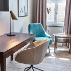 Superior Zimmer, Detail mit Sitzgruppe und Schreibtisch