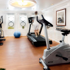 Fitnessbereich mit Geräten auf der SeaCloud II