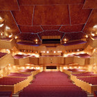 Blick auf Zuschauerraum und Bühne des Palacio Euskalduna in Bilbao