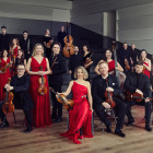 Gruppenbild des Zürcher Kammerorchesters mit dem Leiter Daniel Hope