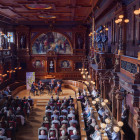 Aula der Alten Universität in Heidelberg mit Publikum