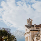 Blick auf Kurhaus Meran und Alpen