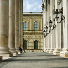 Der Säulengang vor dem Nationaltheater München