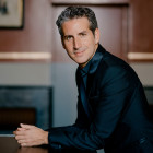 Portrait des Dirigenten Lucas Macías