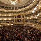 Zuschauerraum mit Publikum in der Semperoper Dresden   