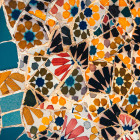 Detail eines Keramikmosaiks in Barcelona