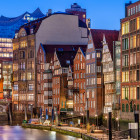 Speicherstadt mit Elphilharmonie im Abendlicht   