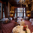 Festlich geschmücktes Restaurant im Schlosshotel Kronberg