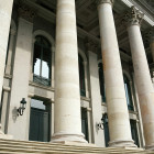 Säulen am Eingang des Nationaltheaters München