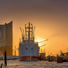 Hafen mit Elbphilharmonie    