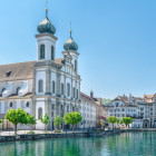08: Blick auf Jesuitenkirche in Luzern und Reuss     