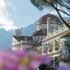 Kurhaus Meran im Sommer 