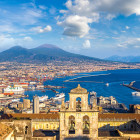 11: Der Golf von Neapel mit Vesuv im Hintergrund   