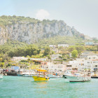 15: Blick auf den Hafen Marina Grande auf Capri  