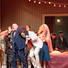 Szene aus "Die schweigsame Frau" an der Staatsoper Unter den Linden