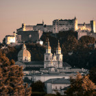 Blick auf das herbstliche Salzburg mit Burg Hohensalzburg