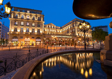 Frankfurt Blick auf Fassade und Eingangsbereich