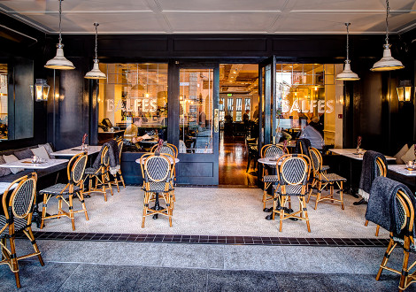 Aussenterasse mit Bistrobereich