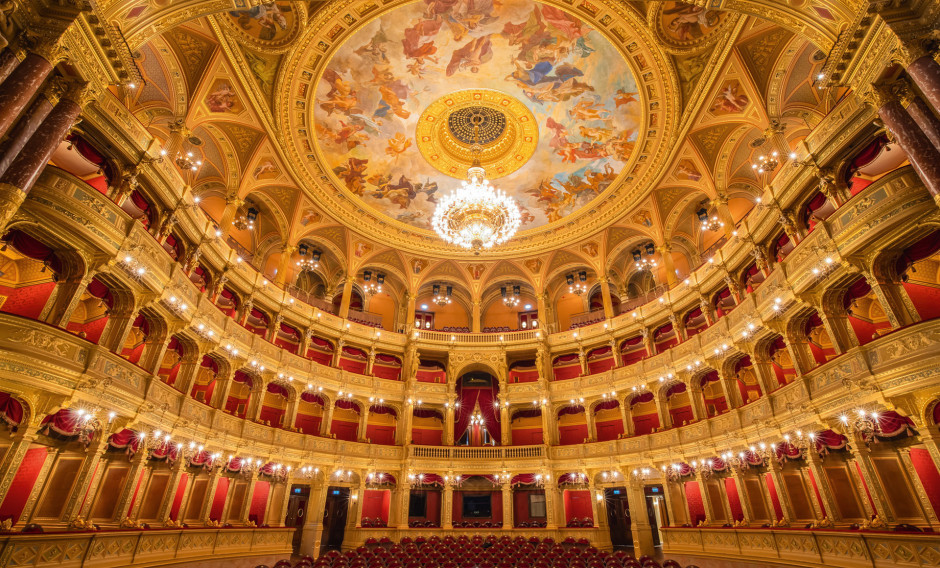 Ungarische Staatsoper Blick in den Zuschauerraum der Ungarischen Staatsoper