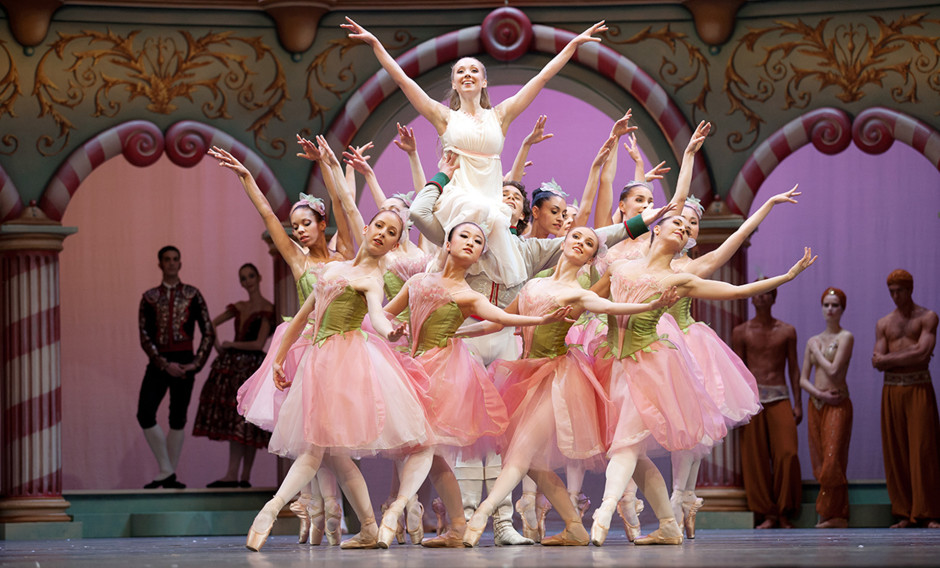 Szene aus "Der Nussknacker" an der Semperoper Dresden