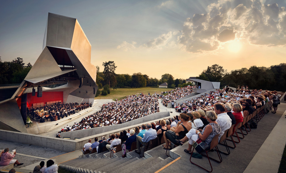 Wolkenturm mit Publikum Das Festival Grafenegg mit Wolkenturm und Publikum