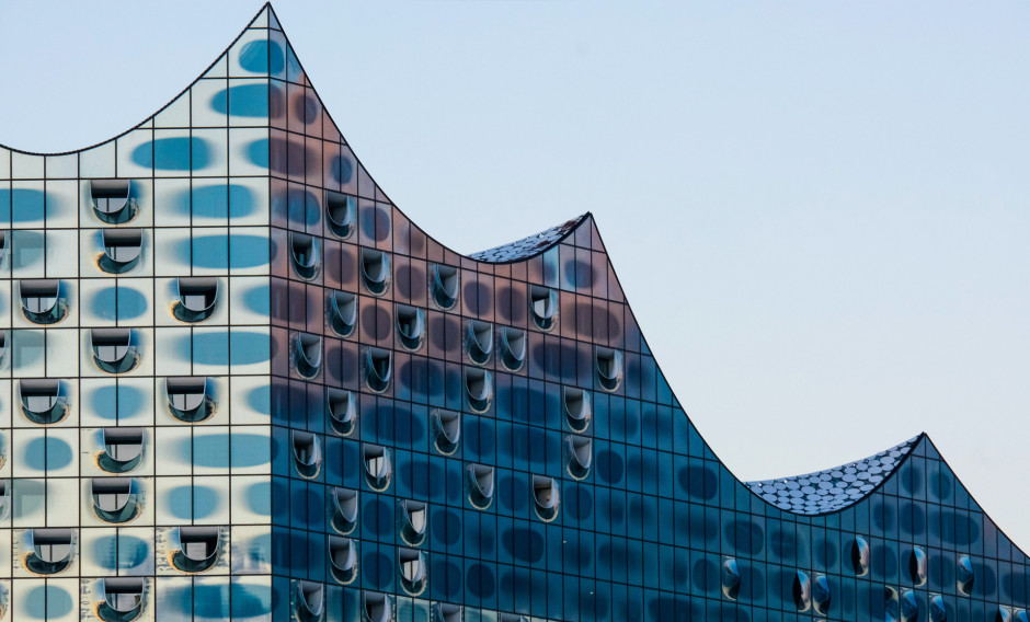 Das Dach der Elbphilharmonie in Hamburg    