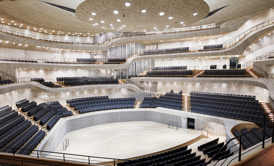 01: Blick in den Großen Saal der Elbphilharmonie Hamburg    