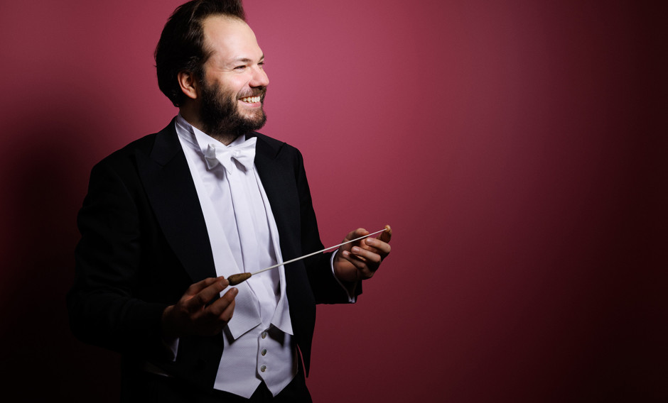 Portrait des Dirigenten Petr Popelka