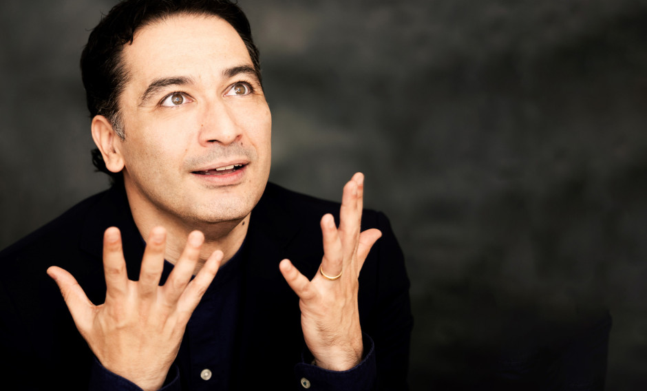 Salzburg Portrait des Dirigenten Andrés Orozco-Estrada