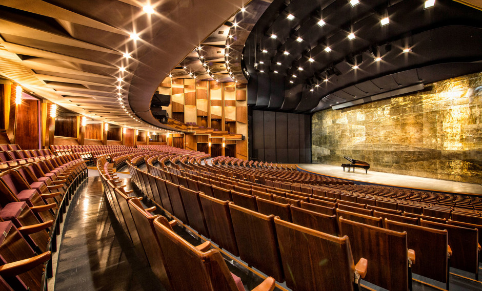 Zuschauerraum und Bühne im Großen Festspielhaus Salzburg