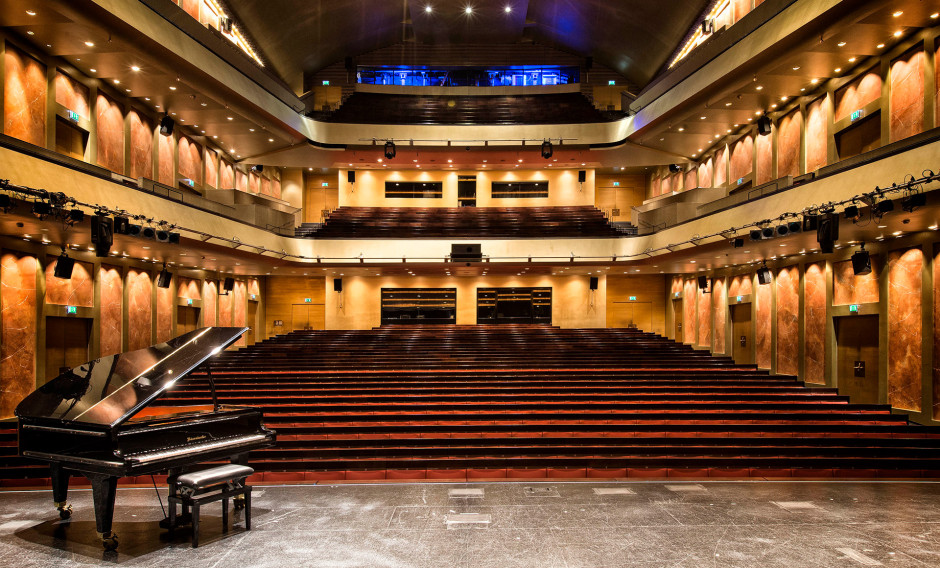 01: Blick von der Bühne in den Zuschauerraum des "Haus für Mozart" in Salzburg      