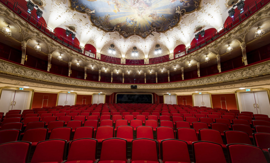 Blick in den Zuschauerraum des Landestheaters Salzburg